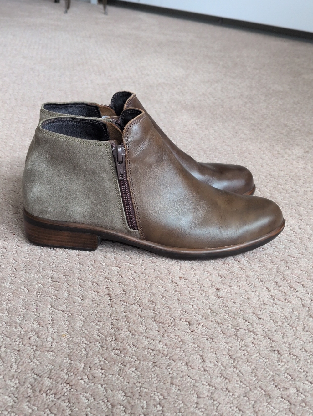 Naot Helm Leather And Suede Ankle Boot Size 6